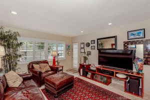 325 Ocean Dr, Miami Beach, FL 33139, Sold 02/18/21