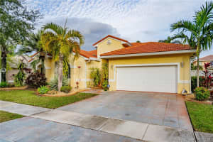 319 SW 185th Way, Pembroke Pines, FL 33029, Sold 03/16/20