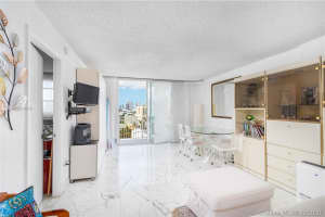 345 Ocean Dr, Miami Beach, FL 33139, Sold 06/24/20