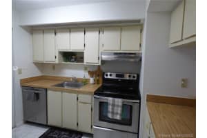 925 NE 199th St, Miami, FL 33179, Sold 08/12/20