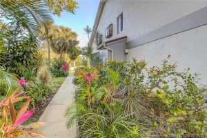 2713 S Oakland Forest Dr, Oakland Park, FL 33309, Sold 04/03/20