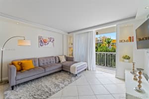 401 Ocean Dr, Miami Beach, FL 33139, Sold 05/22/20