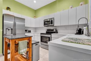 10612 NW 54th St, Doral, FL 33178, Sold 08/20/20