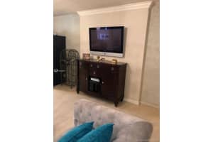 6900 Crown Gate Dr, Hialeah, FL 33014, Sold 02/28/20
