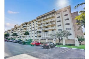 800 NE 195th St, Miami, FL 33179, Sold 01/21/21