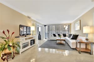 5225 Collins Ave, Miami, FL 33140, Sold 09/01/21