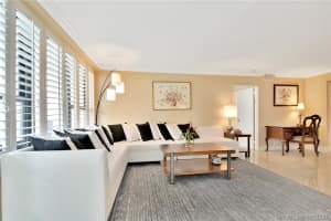 5225 Collins Ave, Miami, FL 33140, Sold 09/01/21