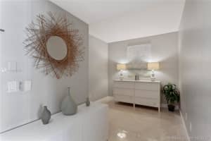 4775 Collins Ave, Miami, FL 33140, Sold 08/19/20