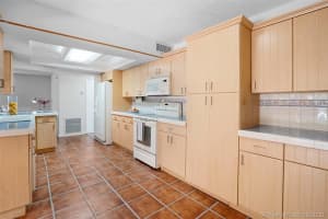 901 NW 106th Ave Cir, Miami, FL 33172, Sold 04/13/20