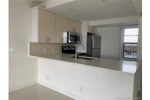 3475 N Country Club Dr, Miami, FL 33180, Sold 09/25/20