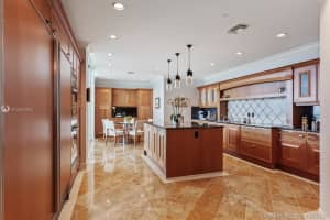 20155 NE 38th Ct, Aventura, FL 33180, Sold 06/23/21