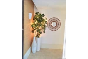 400 Alton Rd, Miami Beach, FL 33139, Sold 10/09/20