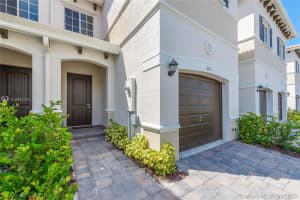 371 SE 1st Dr, Deerfield Beach, FL 33441, Sold 11/17/20