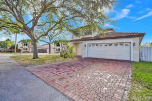 19570 NW 82nd Ct, Hialeah, FL 33015, Sold 06/26/20