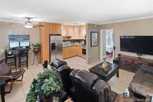 1280 W 54th St #203b, Hialeah, FL 33012, Sold 08/17/20