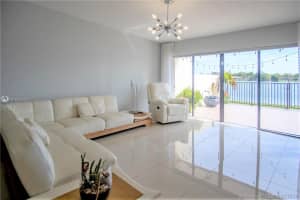 19261 NW 64th Ct, Hialeah, FL 33015, Sold 04/17/20