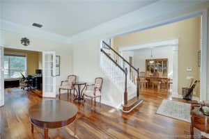 160 Oakwood Ln, Palm Beach Gardens, FL 33410, Sold 05/29/20