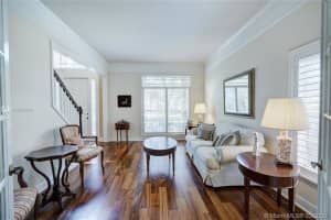 160 Oakwood Ln, Palm Beach Gardens, FL 33410, Sold 05/29/20