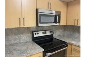 9433 Fontainebleau Blvd, Miami, FL 33172, Sold 05/08/20