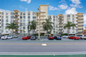 9800 W Bay Harbor Dr, Bay Harbor Islands, FL 33154, Sold 07/01/20