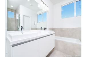 10380 NW 68th Terrace, Doral, FL 33178, Sold 08/06/20