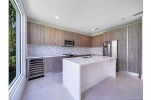 6833 NW 103rd Pl, Doral, FL 33178, Sold 01/29/21