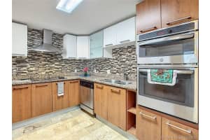 170 SE 14th St, Miami, FL 33131, Sold 04/27/21