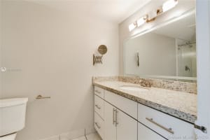 17500 NW 68th Ave APT D2004, Hialeah, FL 33015, Sold 09/17/20