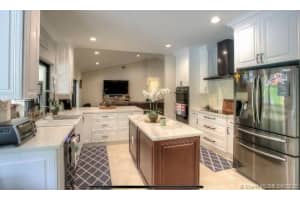 15600 NW 82nd Ct, Hialeah, FL 33016, Sold 04/10/20