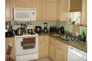 7370 NW 174th Terrace, Hialeah, FL 33015, Sold 09/28/20