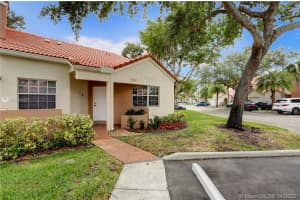 8233 NW 70th St, Tamarac, FL 33321, Sold 08/13/20
