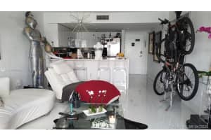 7928 West Dr, North Bay Village, FL 33141, Sold 08/03/20