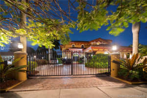 9938 NW 27th St, Doral, FL 33172, Sold 07/31/20