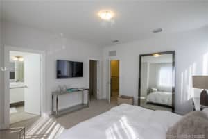 7215 NW 103rd Path, Doral, FL 33178, Sold 09/29/20