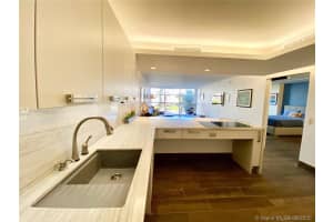 600 Parkview Dr # 1132, Hallandale Beach, FL 33009, Sold 12/03/20