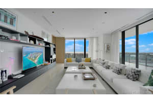 800 South Pointe Dr, Miami Beach, FL 33139, Sold 04/01/21