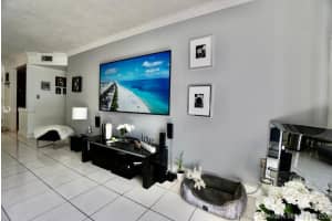 9440 Fontainebleau Blvd, Miami, FL 33172, Sold 06/29/20