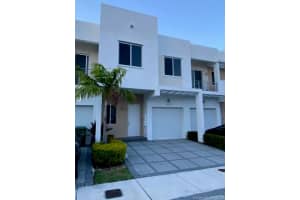 10271 NW 72nd St, Doral, FL 33178, Sold 08/18/20