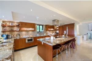 6020 Paradise Point Dr, Palmetto Bay, FL 33157, Sold 02/12/21