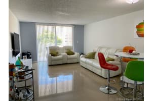 6950 Miami Gardens Dr, Hialeah, FL 33015, Sold 08/20/20