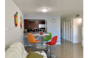6950 Miami Gardens Dr, Hialeah, FL 33015, Sold 08/20/20