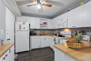 5555 Collins Ave #12h, Miami, FL 33140, Sold 11/02/20