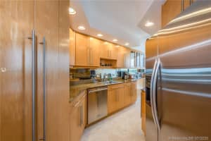 3610 Yacht Club Dr, Miami, FL 33180, Sold 09/25/20