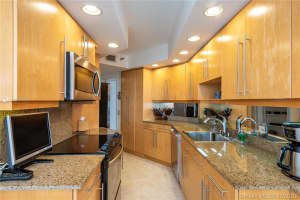 3610 Yacht Club Dr, Miami, FL 33180, Sold 09/25/20