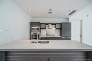 200 Biscayne Blvd Way, Miami, FL 33131, Sold 09/30/22