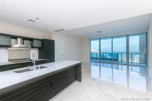 200 Biscayne Blvd Way, Miami, FL 33131, Sold 09/30/22