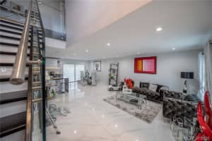 19010 NW 78th Pl, Hialeah, FL 33015, Sold 11/06/20