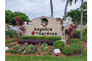 8261 NW 188th St, Hialeah, FL 33015, Sold 08/03/20