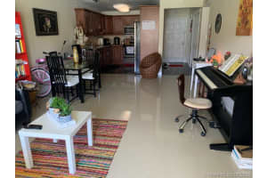 7010 NW 186th St, Hialeah, FL 33015, Sold 08/24/20