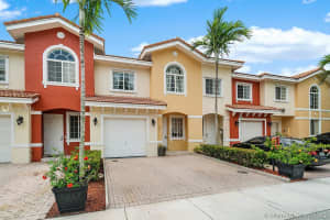 5351 SW 40th Ave, Fort Lauderdale, FL 33314, Sold 08/10/20